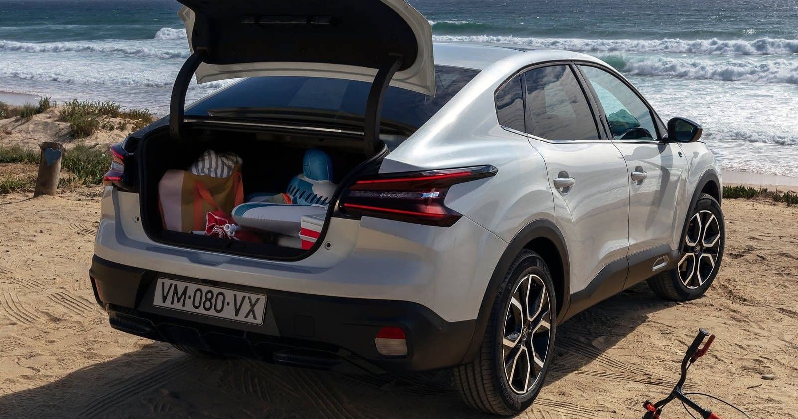 Citroën C4 X 2023 Side View