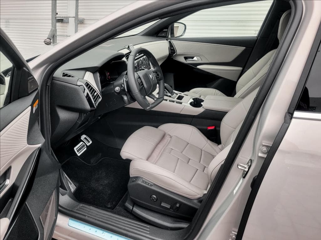 DS Automobiles DS7 Crossback - 12