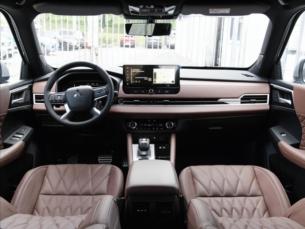 Mitsubishi Outlander - 10