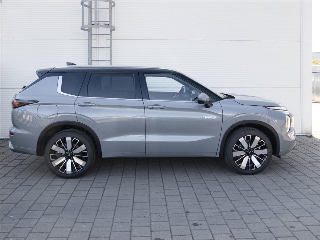 Mitsubishi Outlander - 3