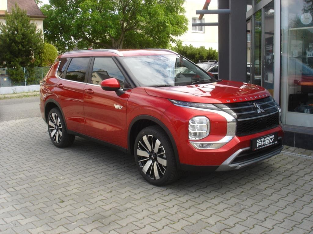 Mitsubishi Outlander - 1