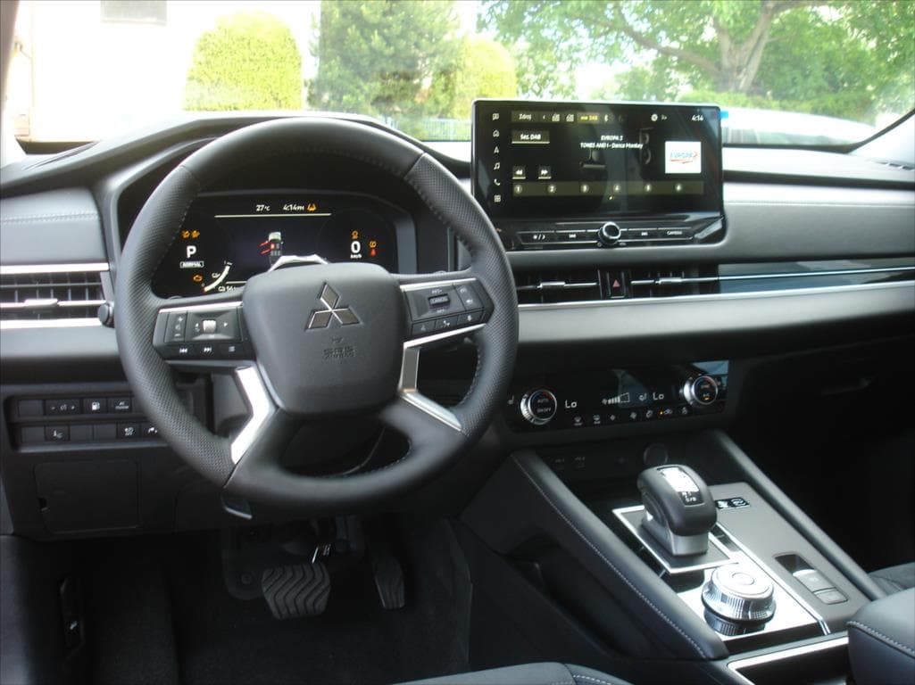 Mitsubishi Outlander - 8