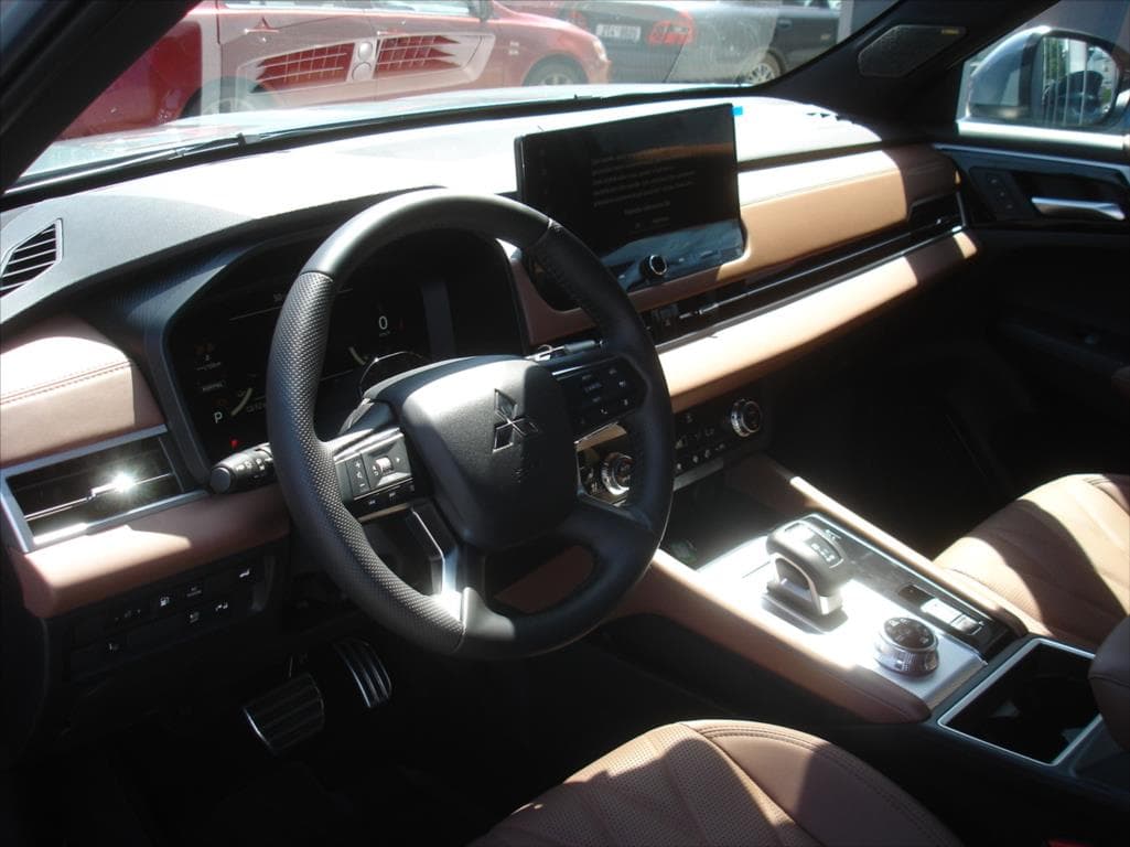 Mitsubishi Outlander - 9