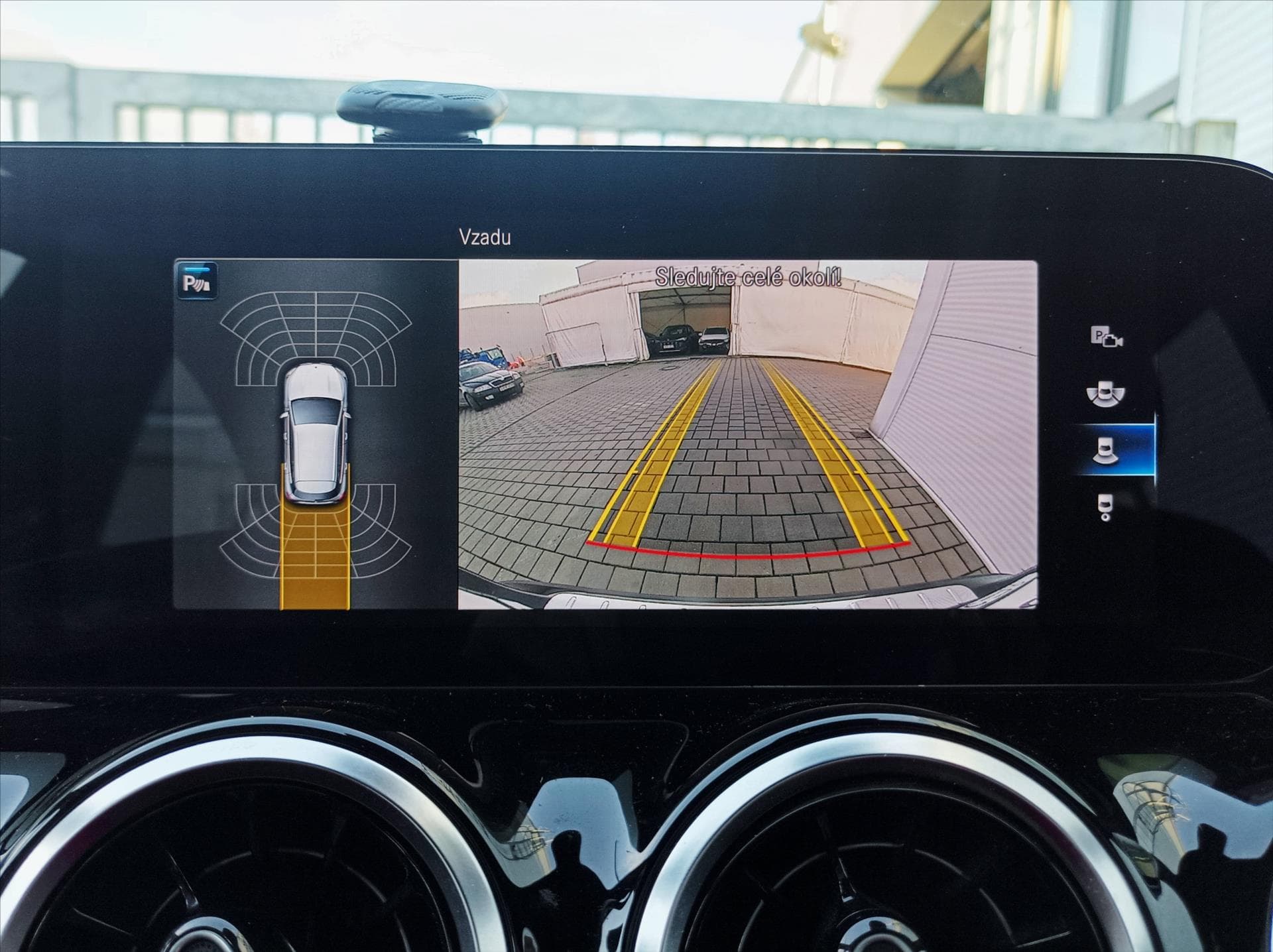 Mercedes-Benz GLA - 11