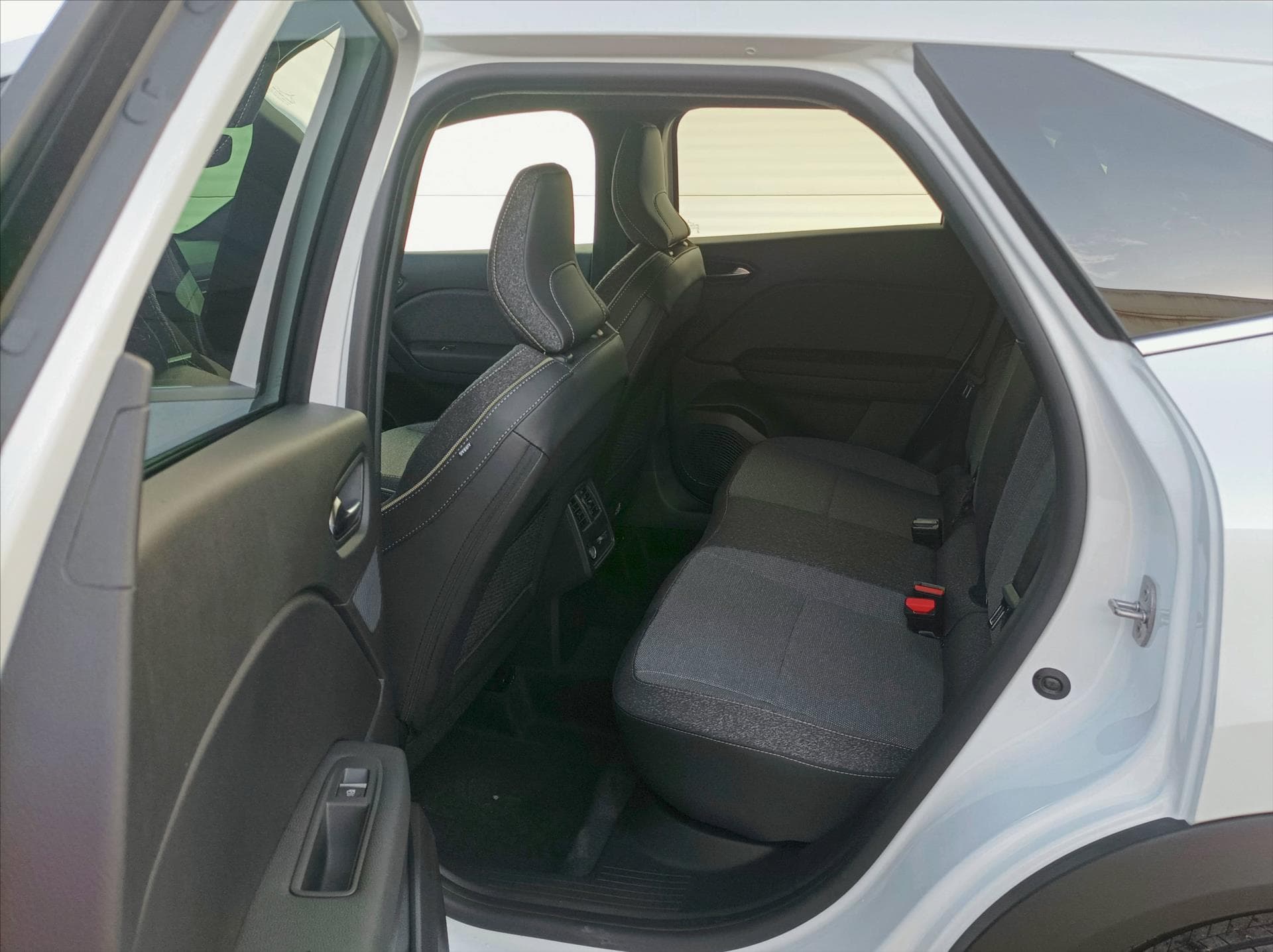 Mitsubishi Grandis - 11