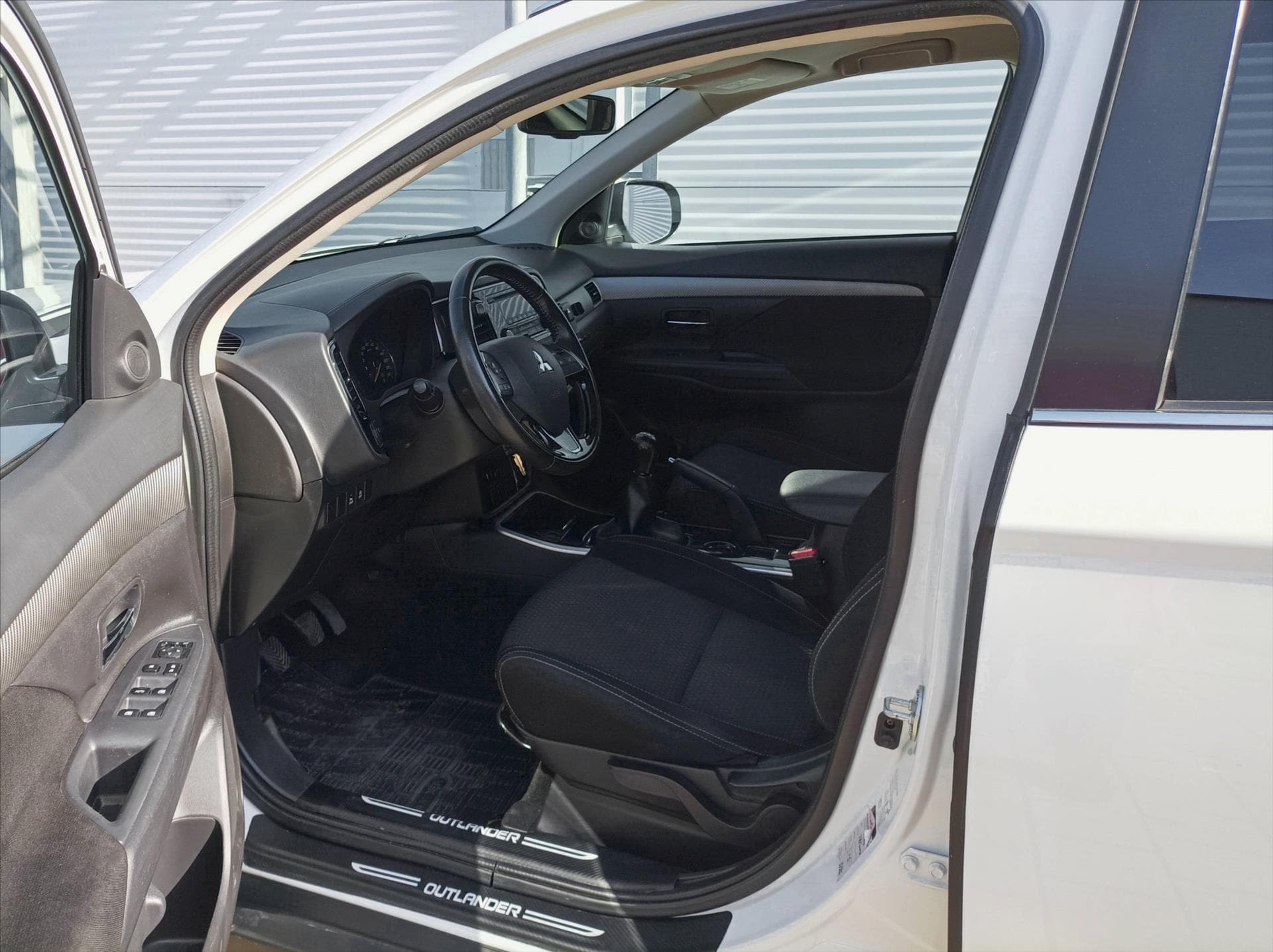 Mitsubishi Outlander - 10