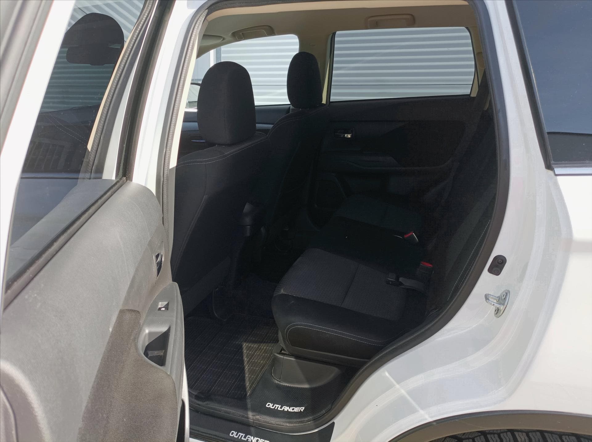 Mitsubishi Outlander - 11