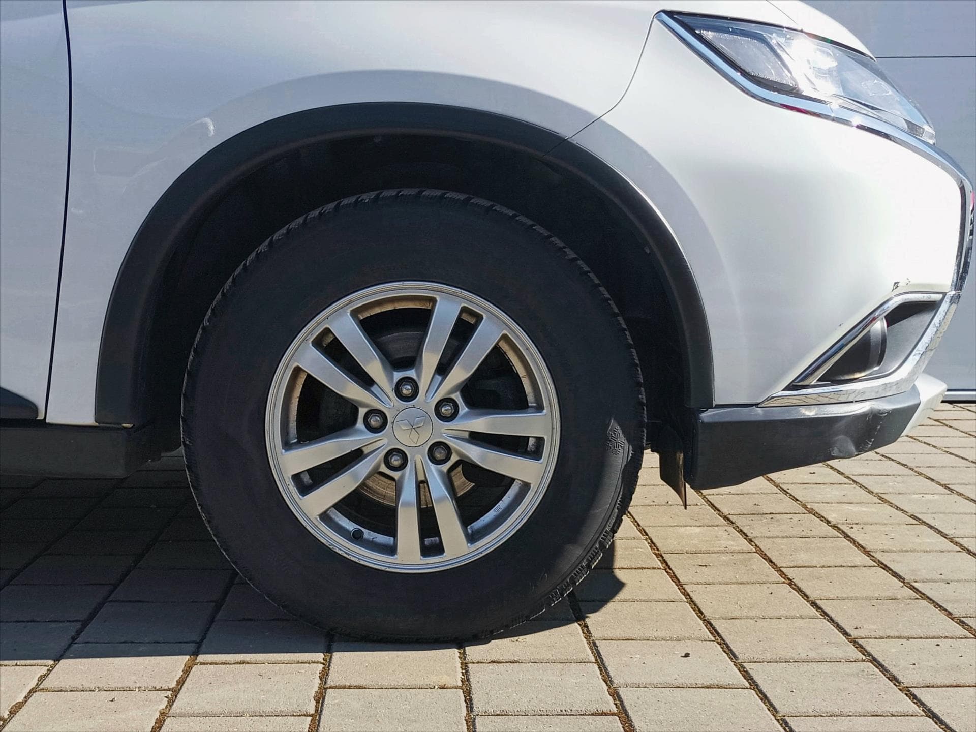 Mitsubishi Outlander - 12